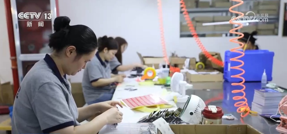 文創(chuàng)里的夏天 | “圈粉”又“吸金”，小文創(chuàng)撬動(dòng)文旅大經(jīng)濟(jì)與深層次文化傳播